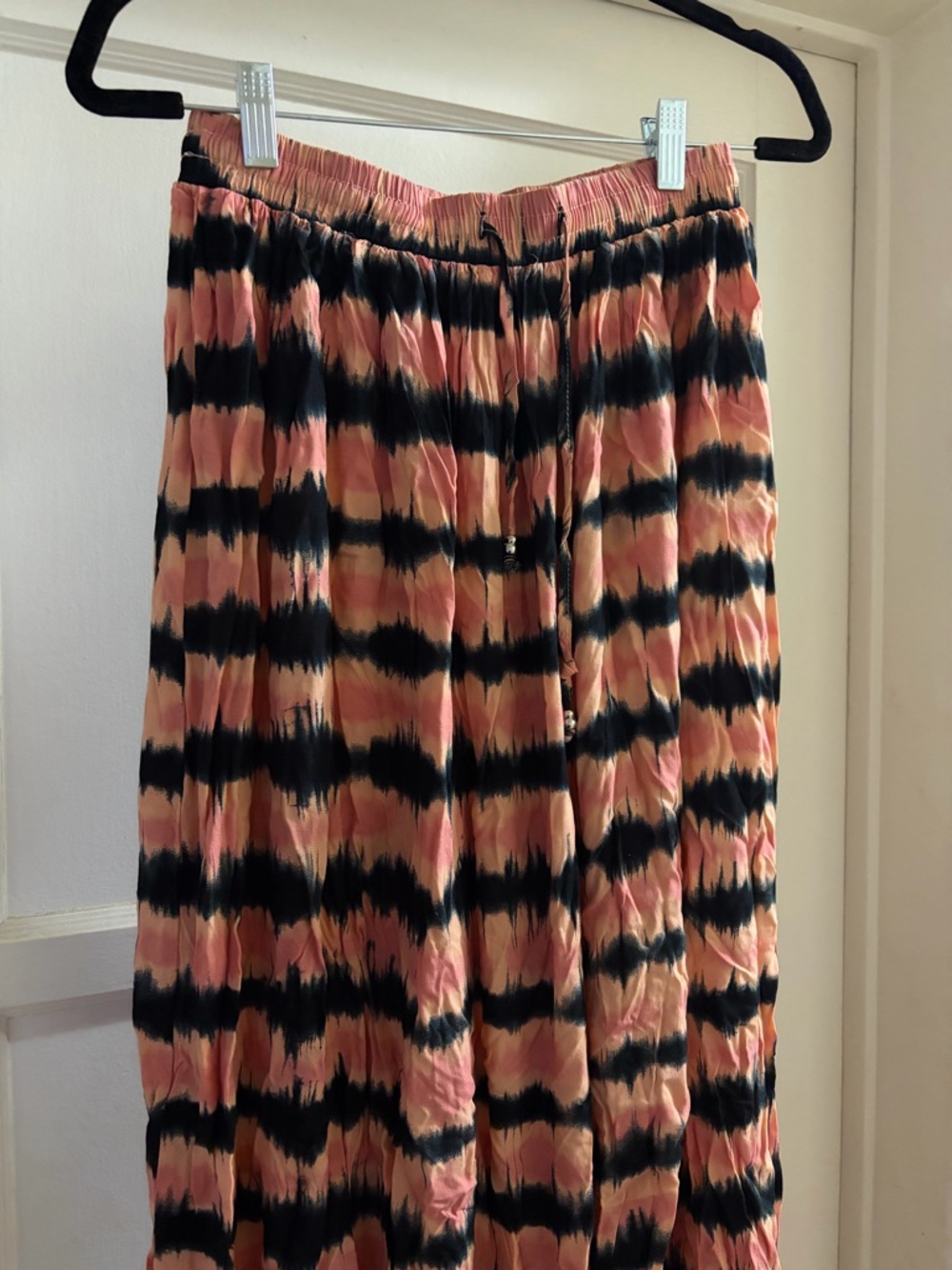 Women's Elastic Waist Tie-Dye Maxi Skirt - Peach & Black
